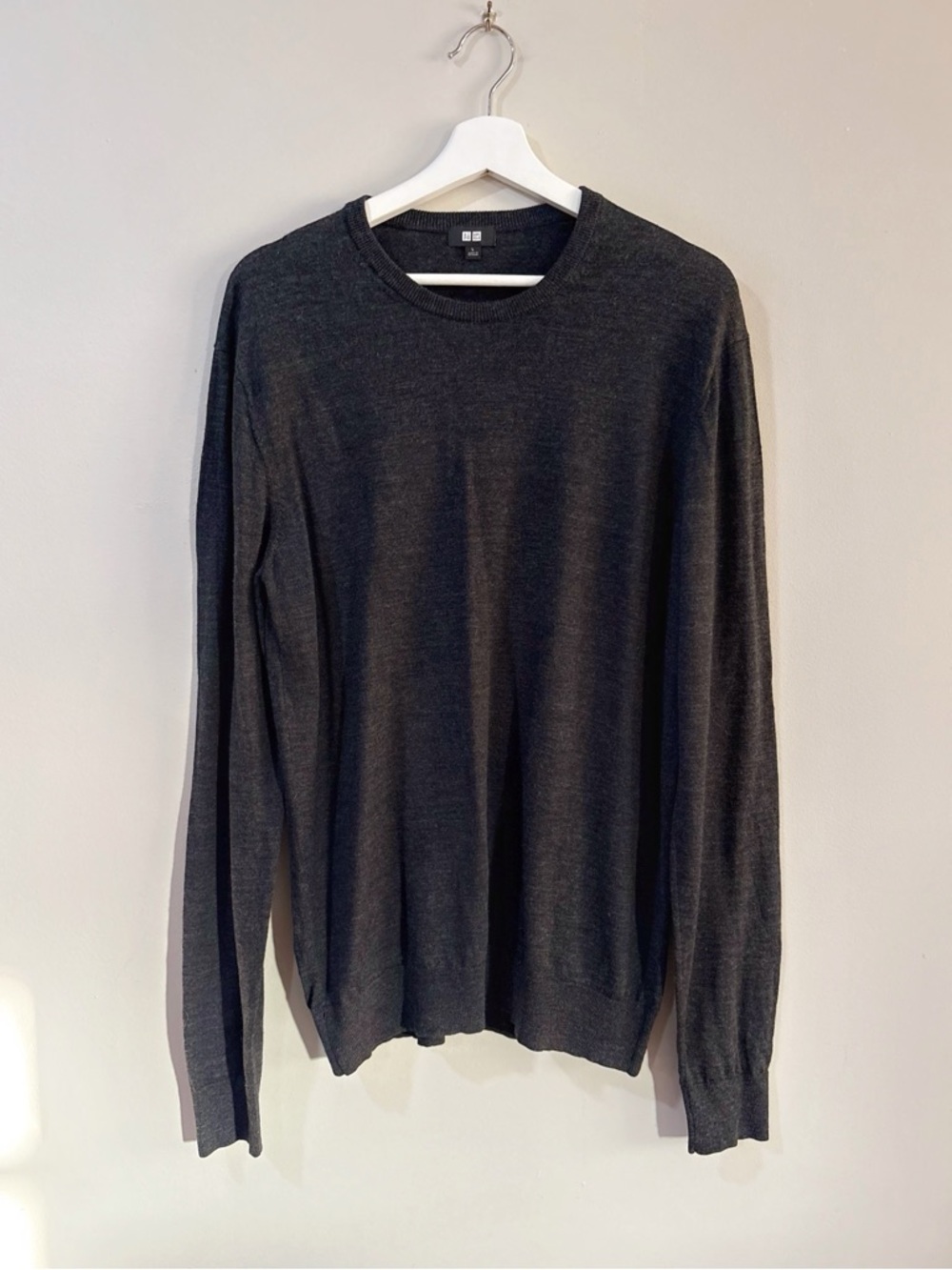 Uniqlo Sweater Men L Gray 100% Wool Crew Neck Knit Minimalist Preppy Academia